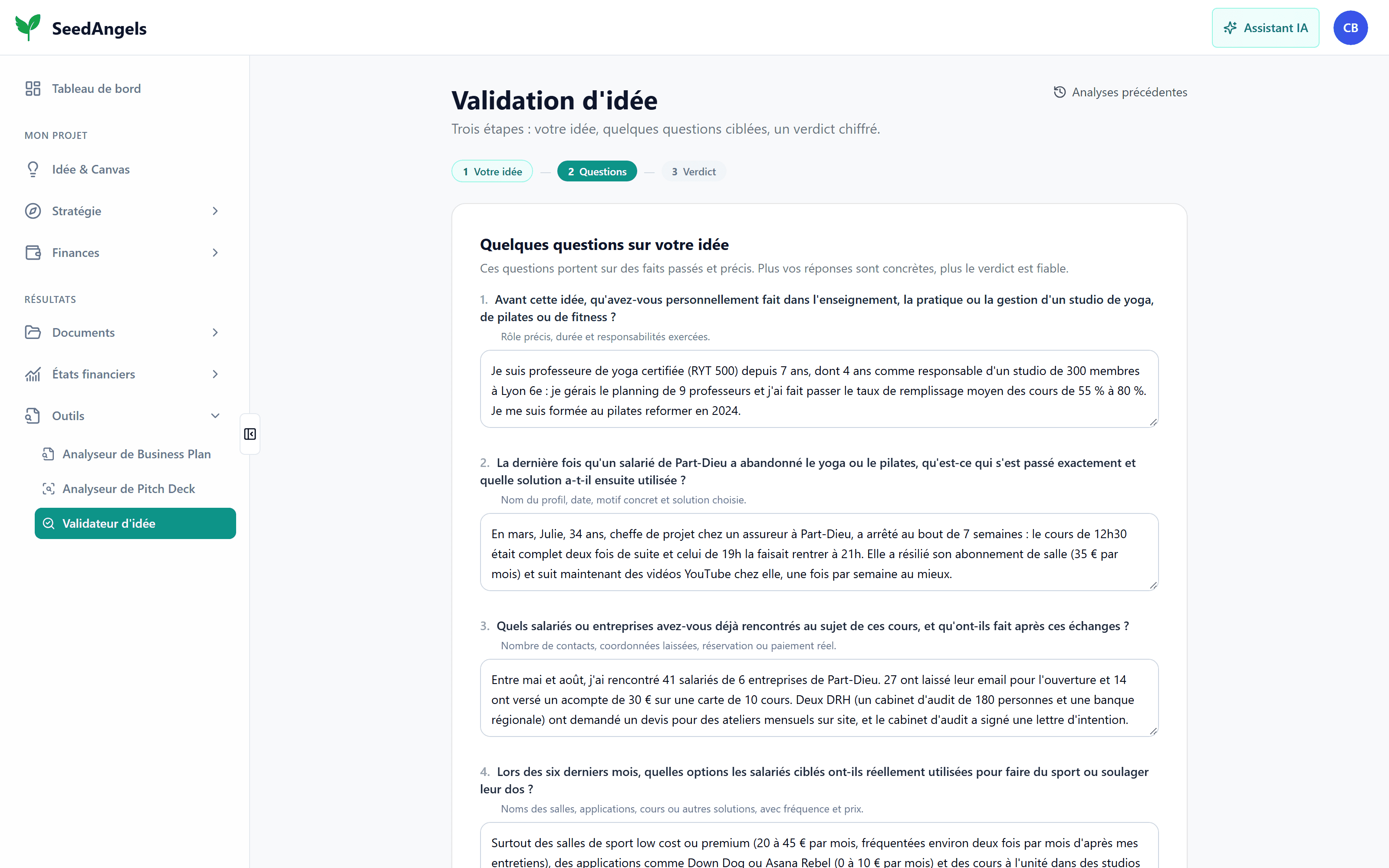 Étape 2 : des questions ciblées sur des faits passés et précis, chacune avec une indication et la réponse de la fondatrice